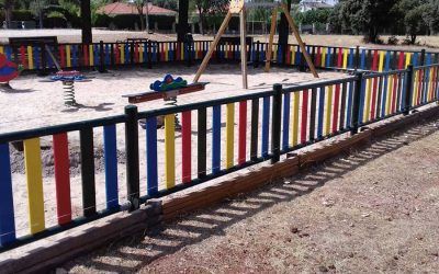 Finalizado el vallado del parque infantil de la Urbanización Las Villas