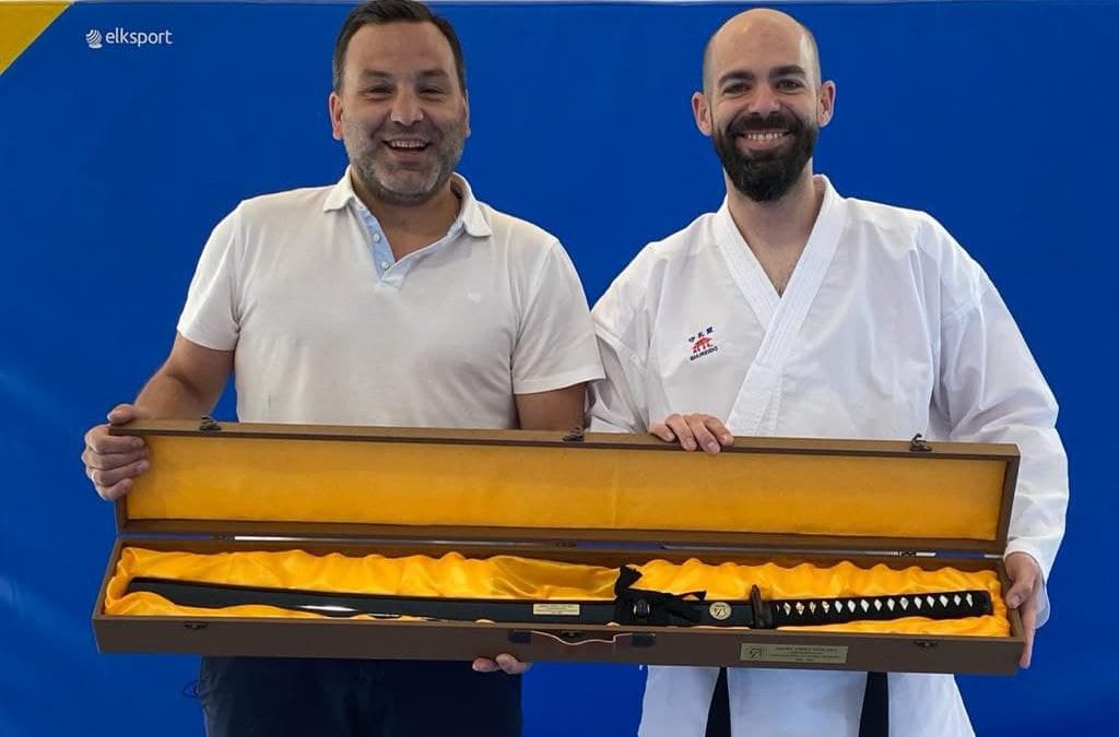 KARATE: Homenaje por los 17 años de profesor en Nuevo Baztán