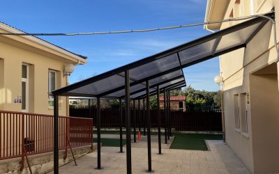 Pérgola en el CEIPSO Juan de Goyeneche. Estructura definitiva.
