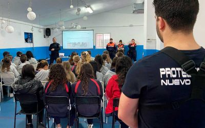 Policía Local y Protección Civil se acercan al Colegio Internacional Eurovillas.
