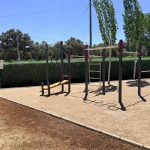 Nuevo Baztán amplía los espacios de ocio saludable para la juventud con un nuevo circuito de calistenia en la Casa de la Juventud